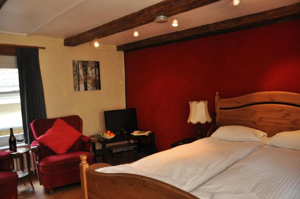 Aux Chambres Du Banneret Neuchatel Exterior photo